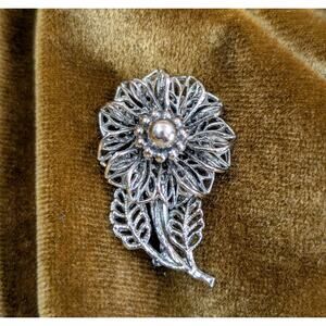 Vintage Silver Tone Filigree Flower Brooch Dainty Floral Pin Openwork Leaf
